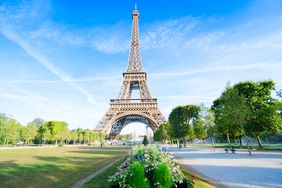 Eiffel Tour and Paris Cityscape